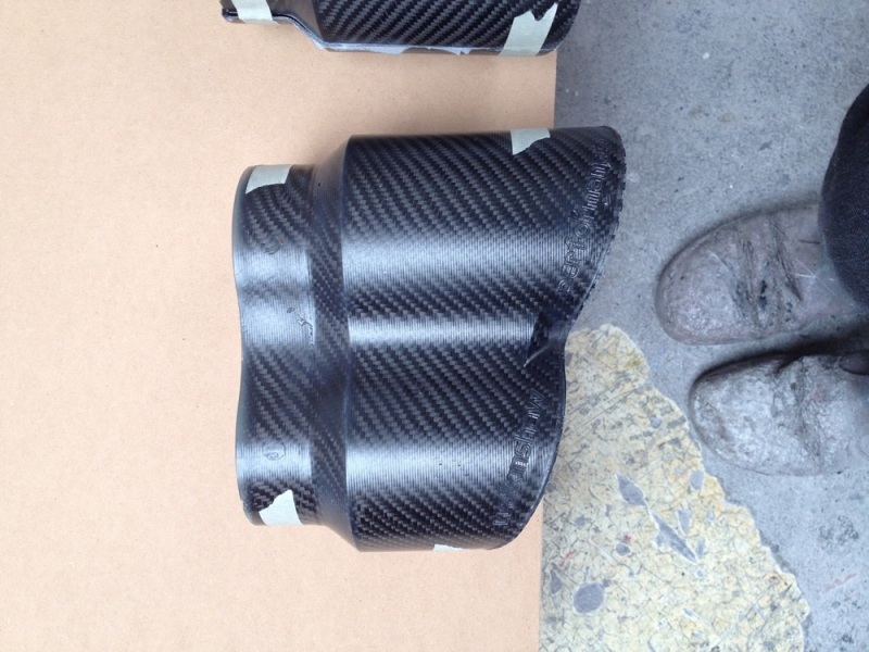 Walkinshaw-Carbon-fibre-exhaust-tip