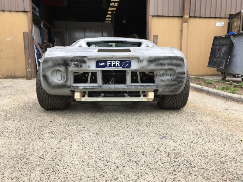 Ford-GT40-tough-rear